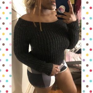Deleting Soon🖤Off Shoulder semi Cropped Sweater